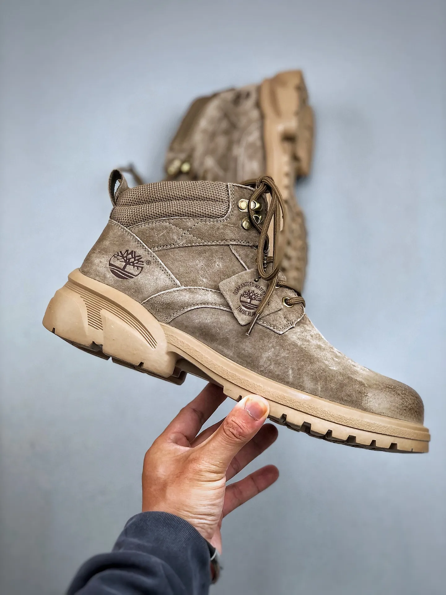 Local self-pickup 💰560 supports store release. New goods 🚀Timberland Timberland outdoor mid-top casual rhubarb boots series. Guangdong factory quality. Original box and original packaging. The fabric is made of Italian 🇮🇹 top-grade frosted fine-grained cowhide. It is paired with anti-odor and anti-corrosion genuine leather latex insoles to give you a perfect wearing experience. High-quality and durable. A must-have for sportsmen. Specially designed to handle handsomeness. High-quality and first-class foot feel. Size: 38-44 (leather shoe size)